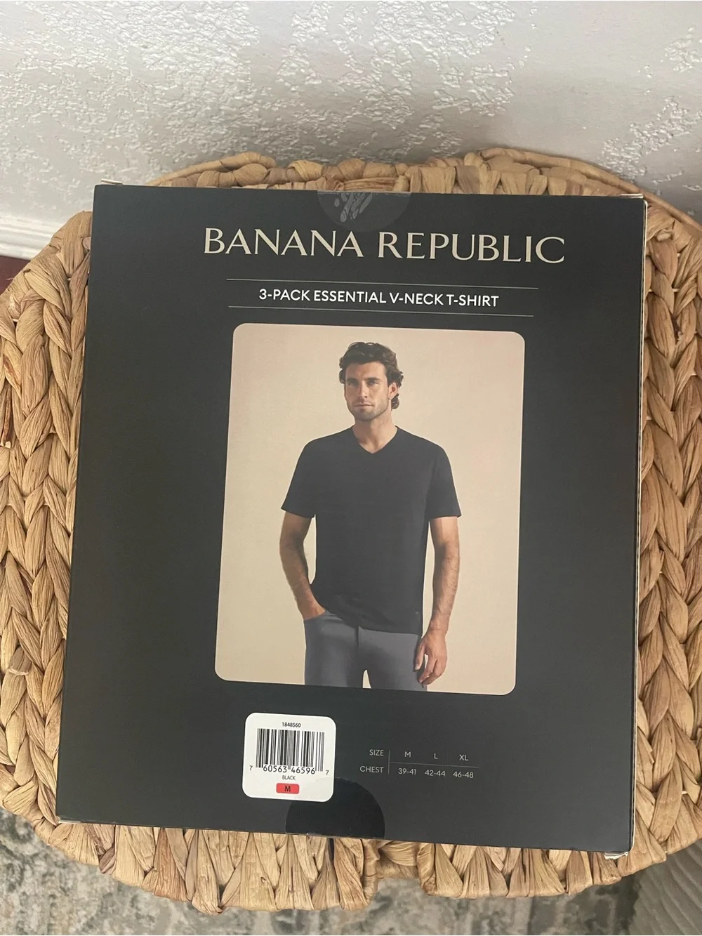 Banana Republic Black V-Neck T-Shirt 3-Pack (Packaging)